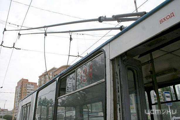 В орловском троллейбусе упала и травмировалась женщина