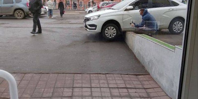 В Орле был замечен настоящий мастер парковки