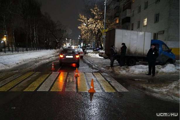 В Орле на зебре несовершеннолетний попал под колеса автомобиля В Орле на зебре несовершеннолетний попал под колеса автомобиля