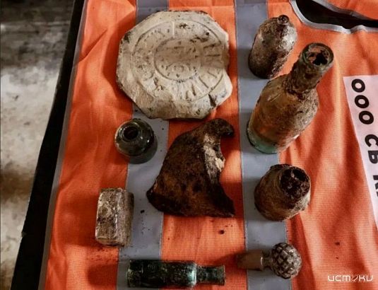 В сквере Альберта Иванова при ремонте нашли старинные артефакты