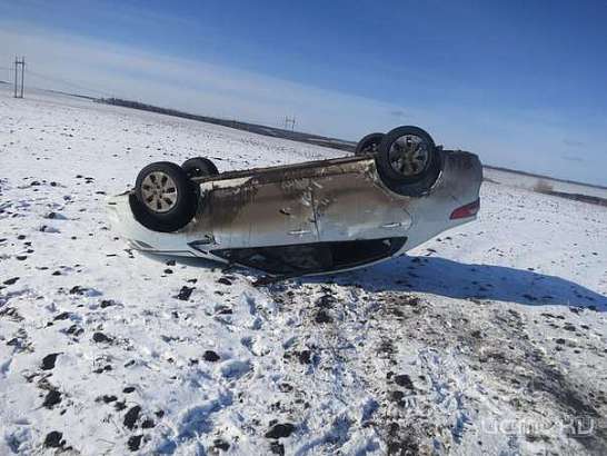 В Орловской области водитель не справился с управлением и допустил опрокидывание автомобиля