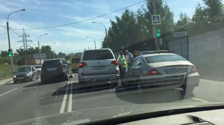 «Элитная» авария: в Орле на ровном месте не поделили дорогу три иномарки