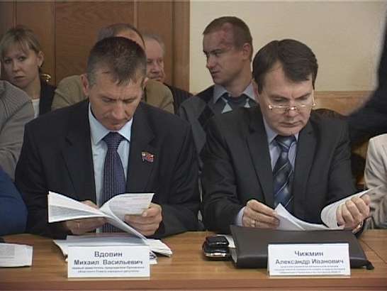 Депутаты обсуждают