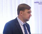 В условиях пандемии депутаты горсовета не придерживаются норм социальной дистанции. Сессия законодательного органа прошла не в большом, а в малом зале...