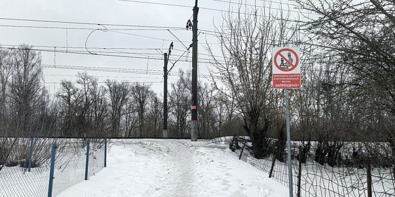 Железнодорожники напомнили пешеходам правила безопасности при переходе железной дороги в Орловской области