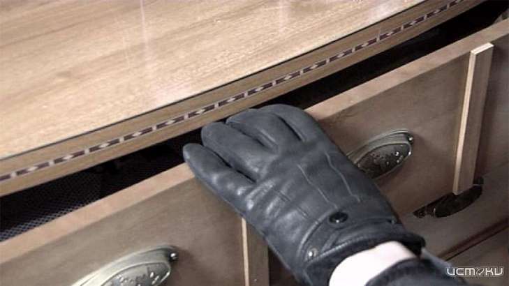 В Орле местная жительница лишилась денег, попросив мужчину помочь с ремонтом