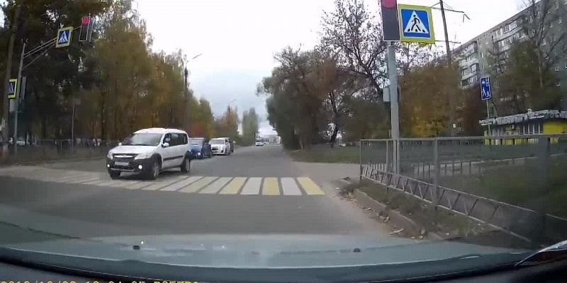«Лишить прав пожизненно!»: в Орле попал на видео сильно спешивший водитель