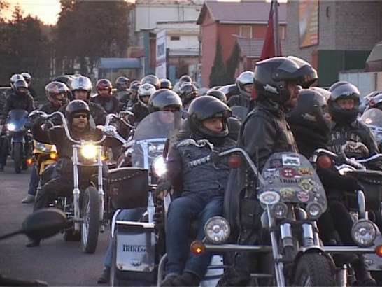 "А вместо сердца - пламенный мотор". Байкеры провели день памяти погибших мотоциклистов 