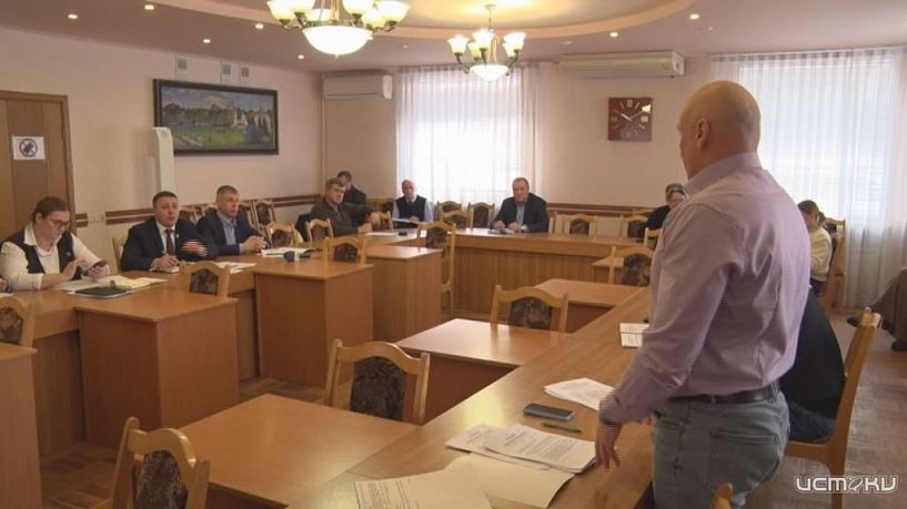 На Спецавтобазе не хватает водителей, в городской администрации прошёл комитет жкх 