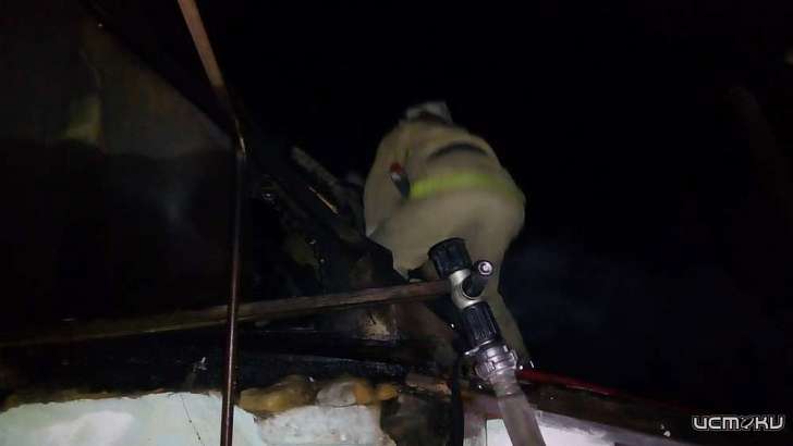 В Хомутово из-за короткого замыкания случился пожар на летней кухне