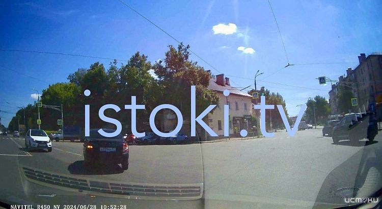 Слишком много разметки. Решил один орловский автомобилист и... оказался на встречке