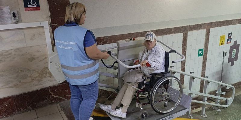 Услугой сопровождения на вокзале Орёл воспользовалось около полутора тысяч маломобильных пассажиров в 2024 году