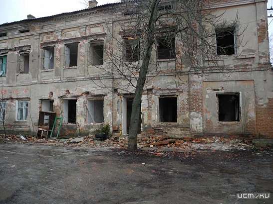 "Я подозреваю, что всё это делается специально. " Градозащитник комментирует информацию городских чиновников о том, что памятник архитектуры- дом №27 по ул. Васильевской- снесли бы, да квартиранты мешают