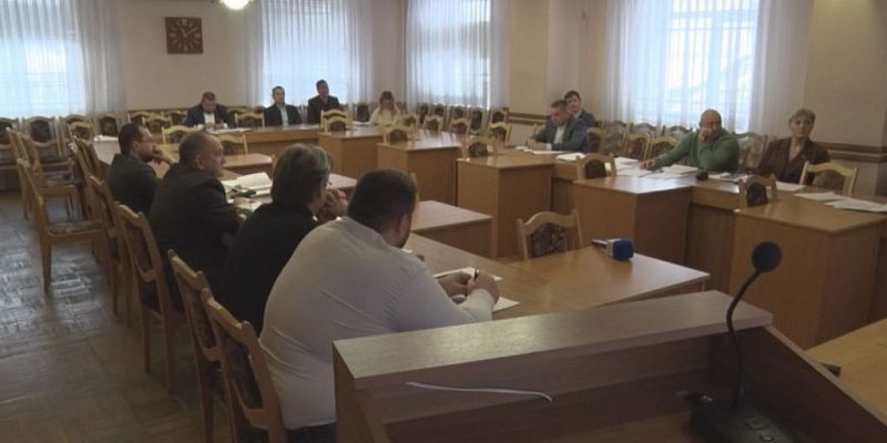 Полгорода лысые, можно и новые деревья начинать сажать! Что интересного было на заседании комитета по ЖКХ городского совета