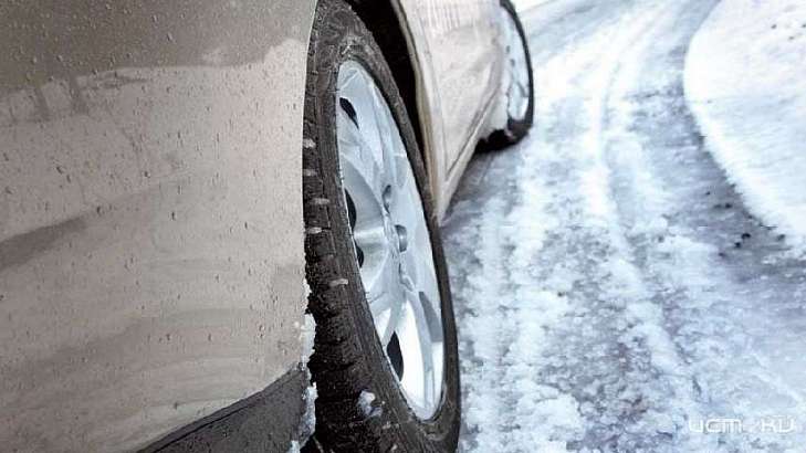 Мокрый снег и гололедица: орловским автомобилистам советуют «переобуться»