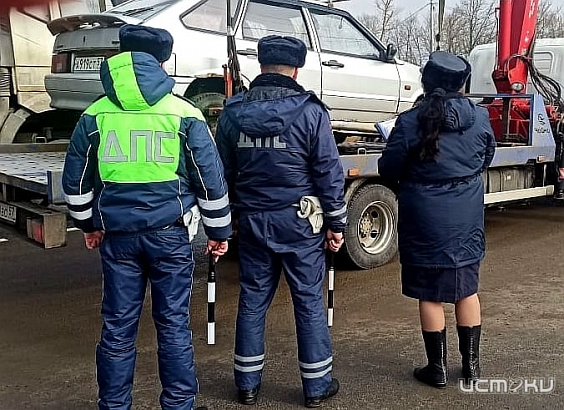 Орловчанка пыталась скрыться от приставов на машине, но попытка оказалась безуспешной