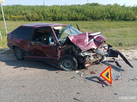 На Орловской трассе серьезно столкнулись «Лада» и «Nissan Tiida»