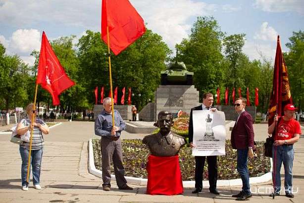Орловчанам не дали провести пикет в защиту Сталина в сквере Танкистов 