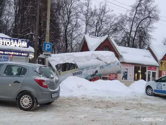 В Орле обрушился остановочный павильон в районе «Чайки»