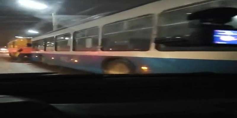 Видео: в Орле сломался один из подаренных Москвой троллейбусов