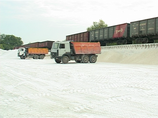 Поселок Малая Саханка: зимой снег, летом мел 
