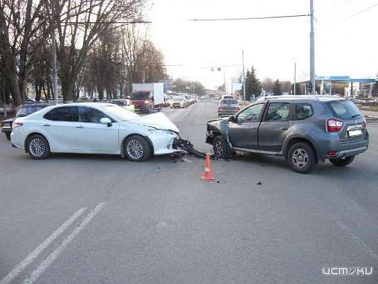 В Орле молодой автолюбитель устроил ДТП, в котором пострадала шестилетняя девочка