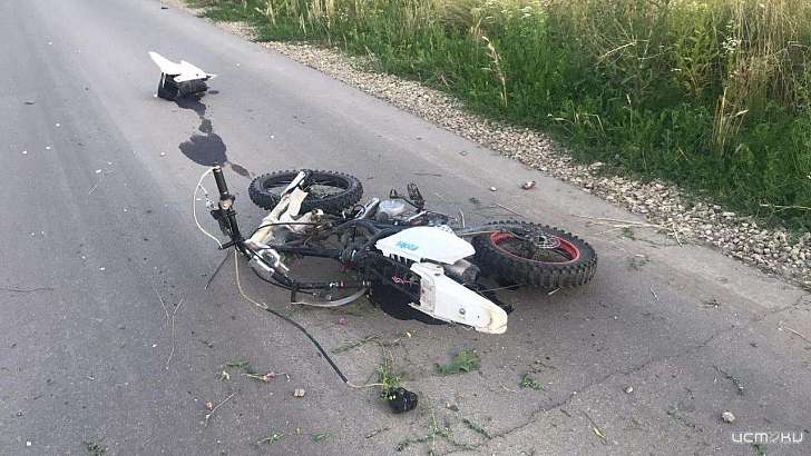 Без прав и шлема: в Болхове попал в ДТП еще один подросток на мотоцикле