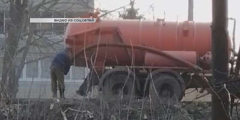 Орловчане запечатлели незаконный слив канализации на опушку Медведевского леса