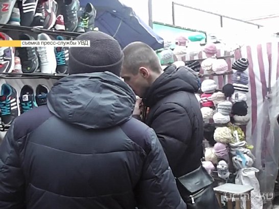 Удар по бренду: очередную партию контрафактной одежды изъяли в центре Орла 