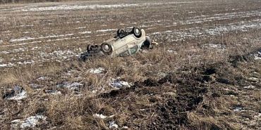 Под Орлом водитель «Рено» опрокинулся в кювет Под Орлом водитель «Рено» опрокинулся в кювет