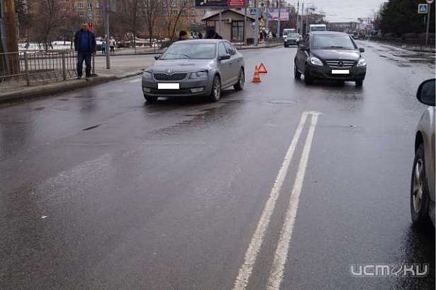В центре Орла 21-летний парень попал под машину