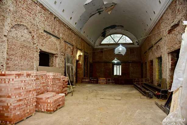 Клычков оценил ход восстановительного строительства кинотеатра «Победа»