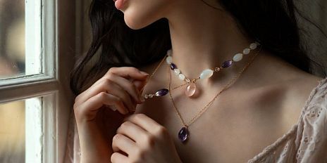 Украшения из натуральных камней: как выбрать ожерелье по энергетике и знаку зодиака