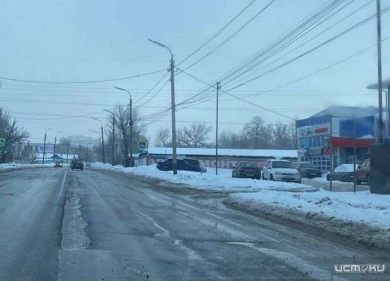 Автомобилисты жалуются, что все дороги в Орле "захватили" ямы
