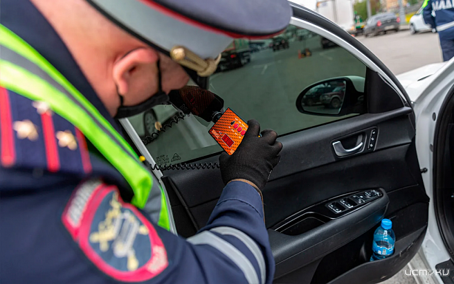Орловским водителям приходится объясняться за тонировку авто