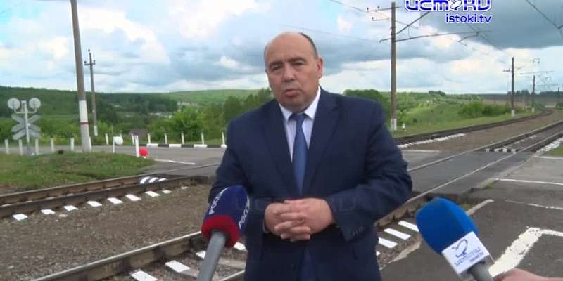 Железнодорожный переезд - зона повышенного внимания!