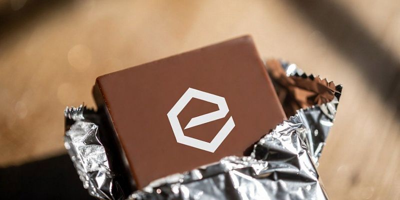 Шоколад с логотипом как инструмент брендинга: почему съедобный сувенир работает лучше традиционных