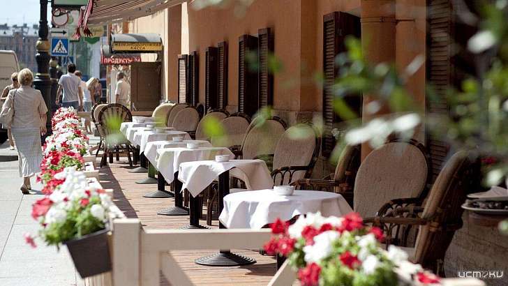 Открывать общепит в Орловской области начнут с летних кафе