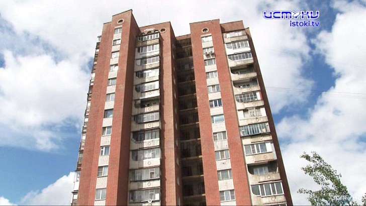 В Орле при невыясненных обстоятельствах выпал из окна мужчина