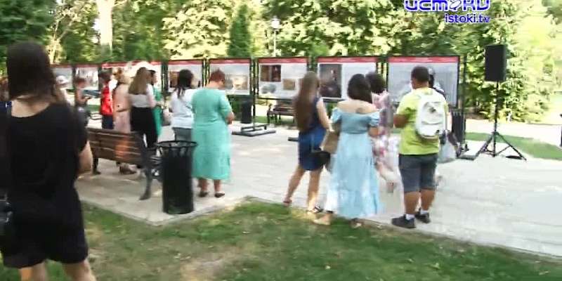 В Городском парке культуры и отдыха на днях открылась выставка, посвященная Петру Первому.
