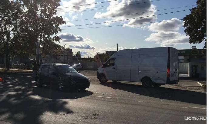 В Орле «ГАЗель» протаранила «Ладу»