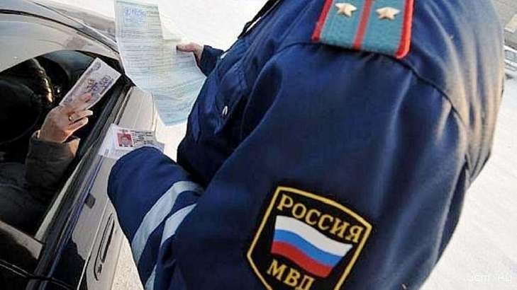 На Орловщине любитель пьяной езды пытался дать взятку прямо возле полиции