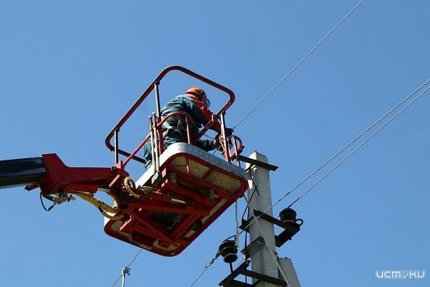 Орловские энергетики перешли в режим повышенной готовности из-за надвигающегося шторма