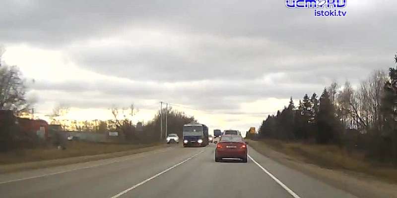 Две страшные аварии с участием тяжеловесов за одну неделю. На Орловщине водители большегрузов почувствовали себя гонщиками современных машин и это игр...