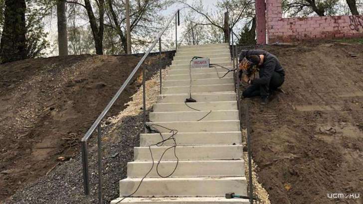 Борьба за лестницу на Карачевском шоссе закончилась победой жителей