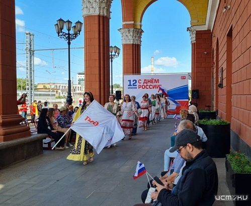 На орловском вокзале в честь Дня России устроили модный показ На орловском вокзале в честь Дня России устроили модный показ