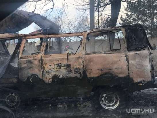 В Орле в районе СПЗ огонь уничтожил автомобиль