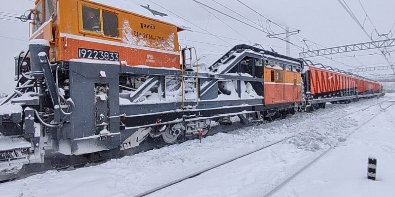 Более 6 тысяч кубометров снега вывезли железнодорожники за сутки в Орловской области