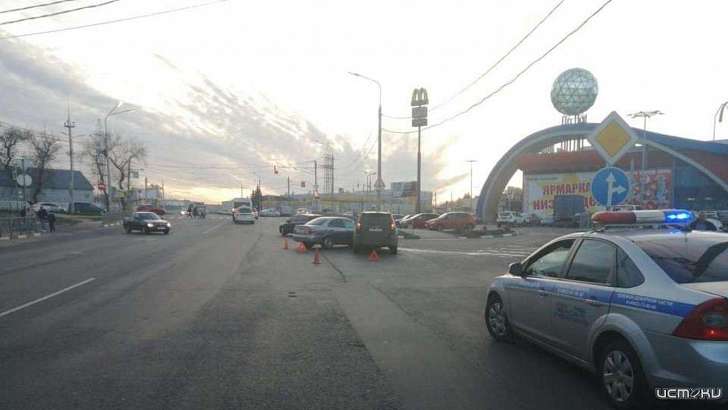 ДТП в Орле: легковушка не уступила дорогу внедорожнику