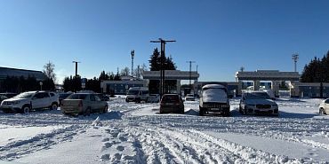 Орел продолжает оправляться после сильного снегопада.